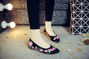 Chinese Wommen Shoes Spring Summer Folk Embroidery Ballet Flats Comfort Pointed Toe Canvas Shoes Woman Old Peking Flat